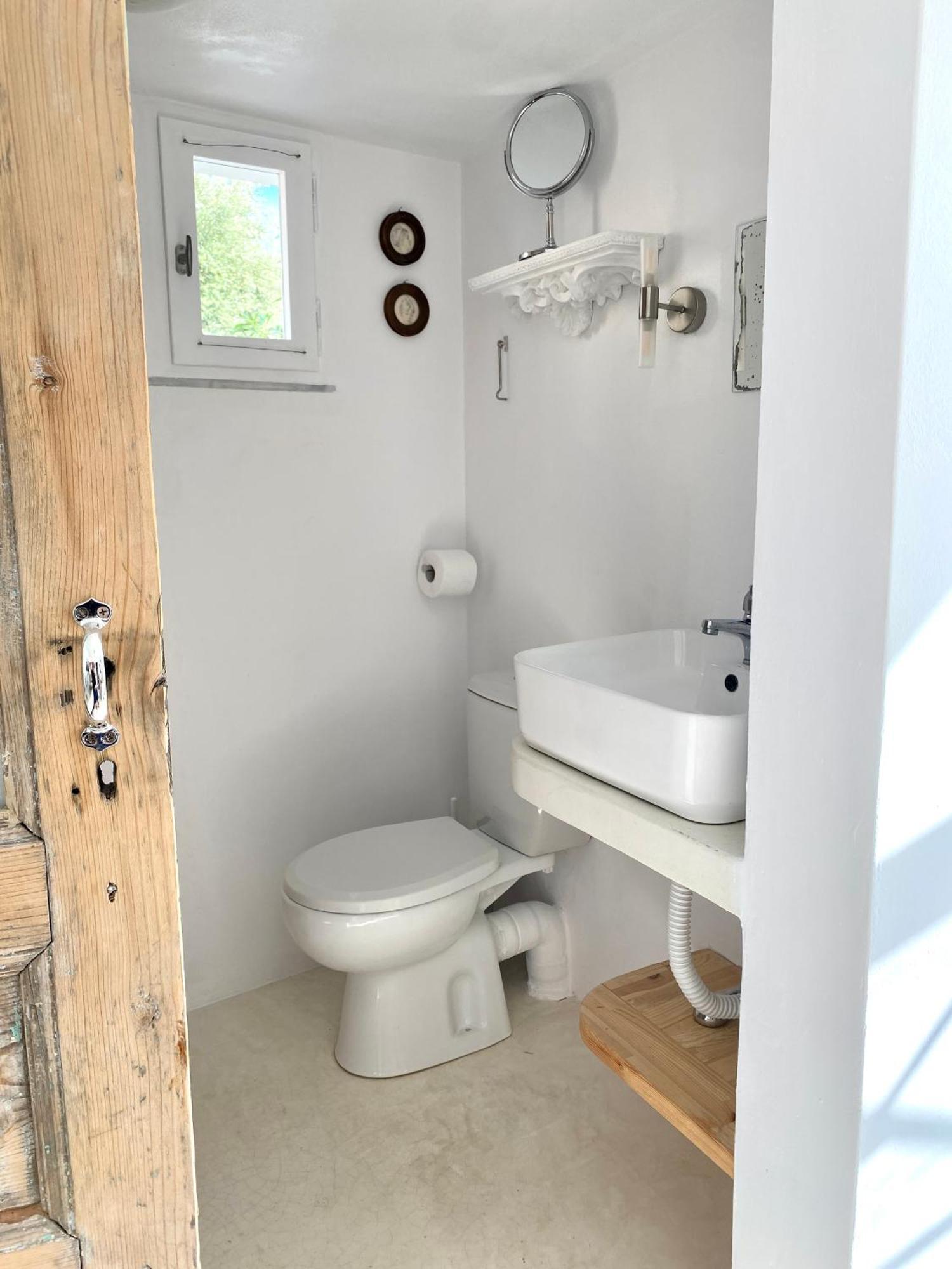 Stylish Vathy Studio With Sea View Bagian luar foto