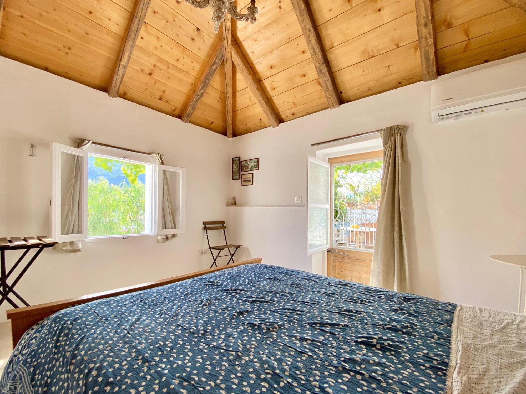 Stylish Vathy Studio With Sea View Bagian luar foto