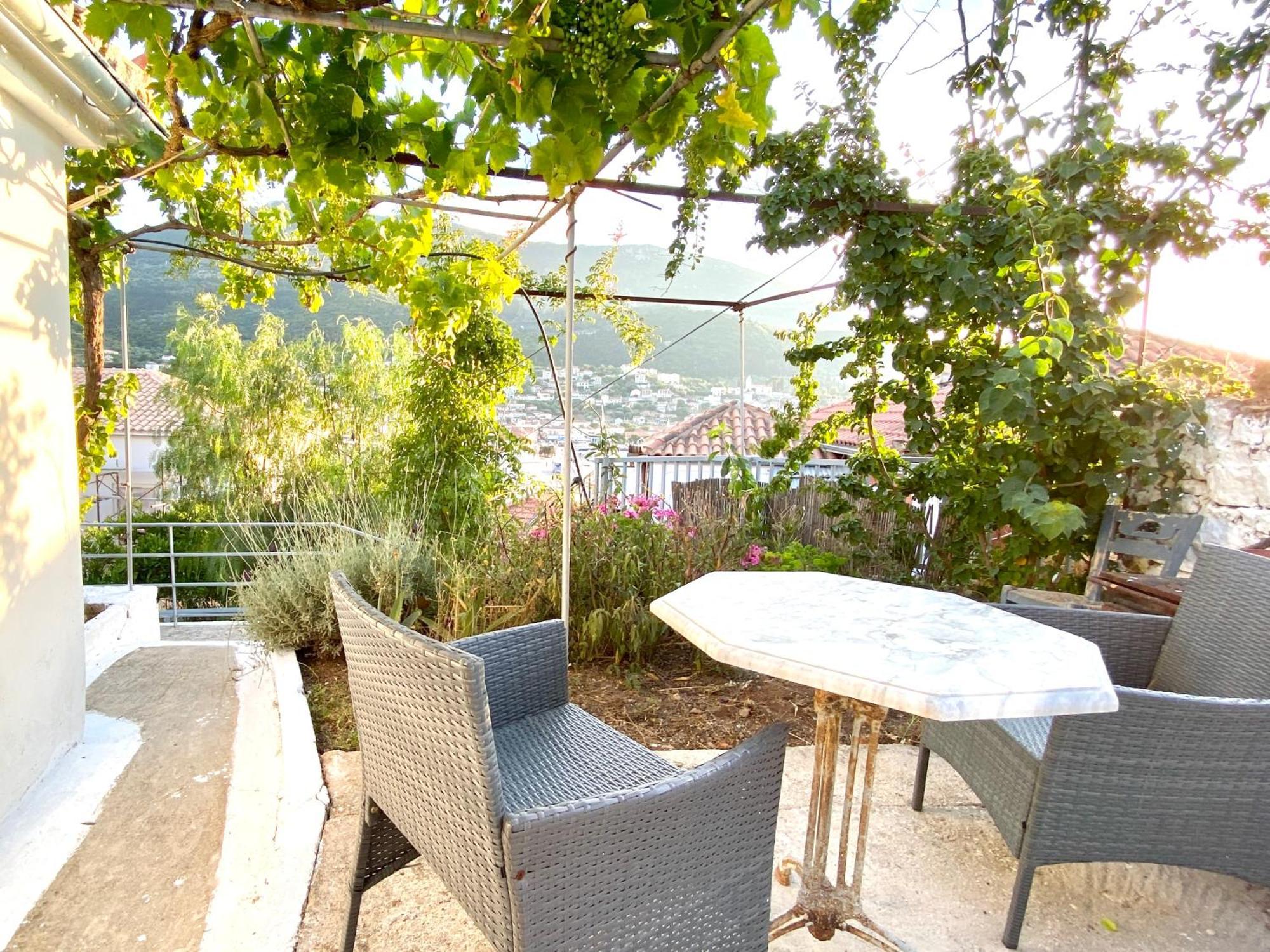 Stylish Vathy Studio With Sea View Bagian luar foto