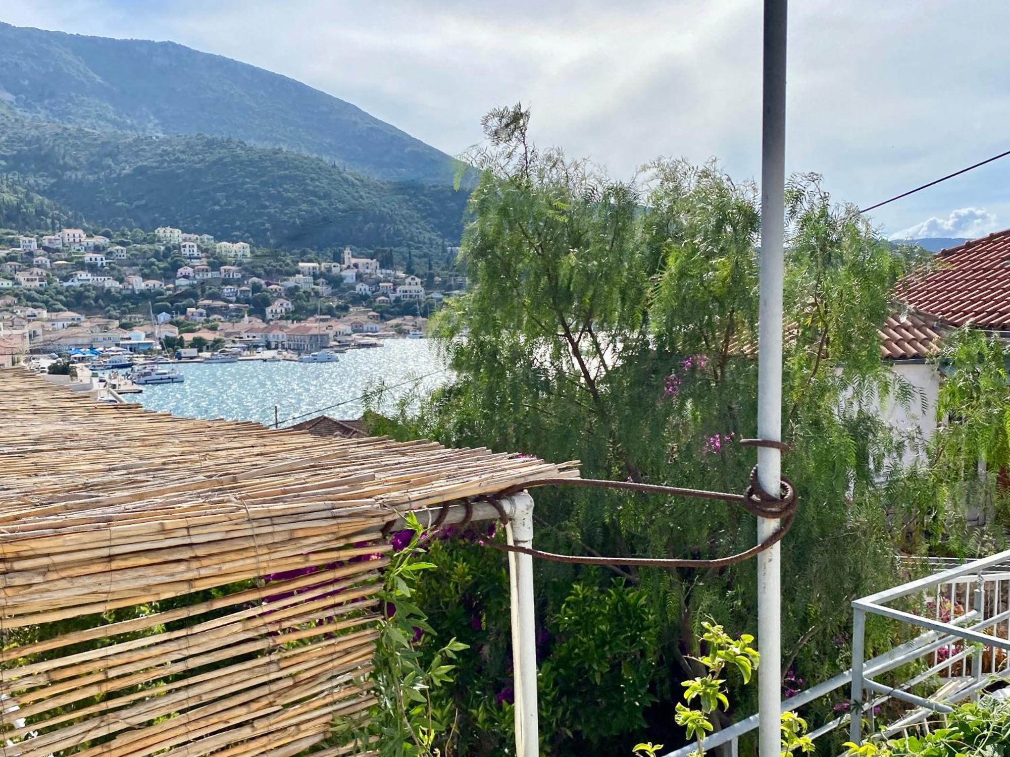 Stylish Vathy Studio With Sea View Bagian luar foto